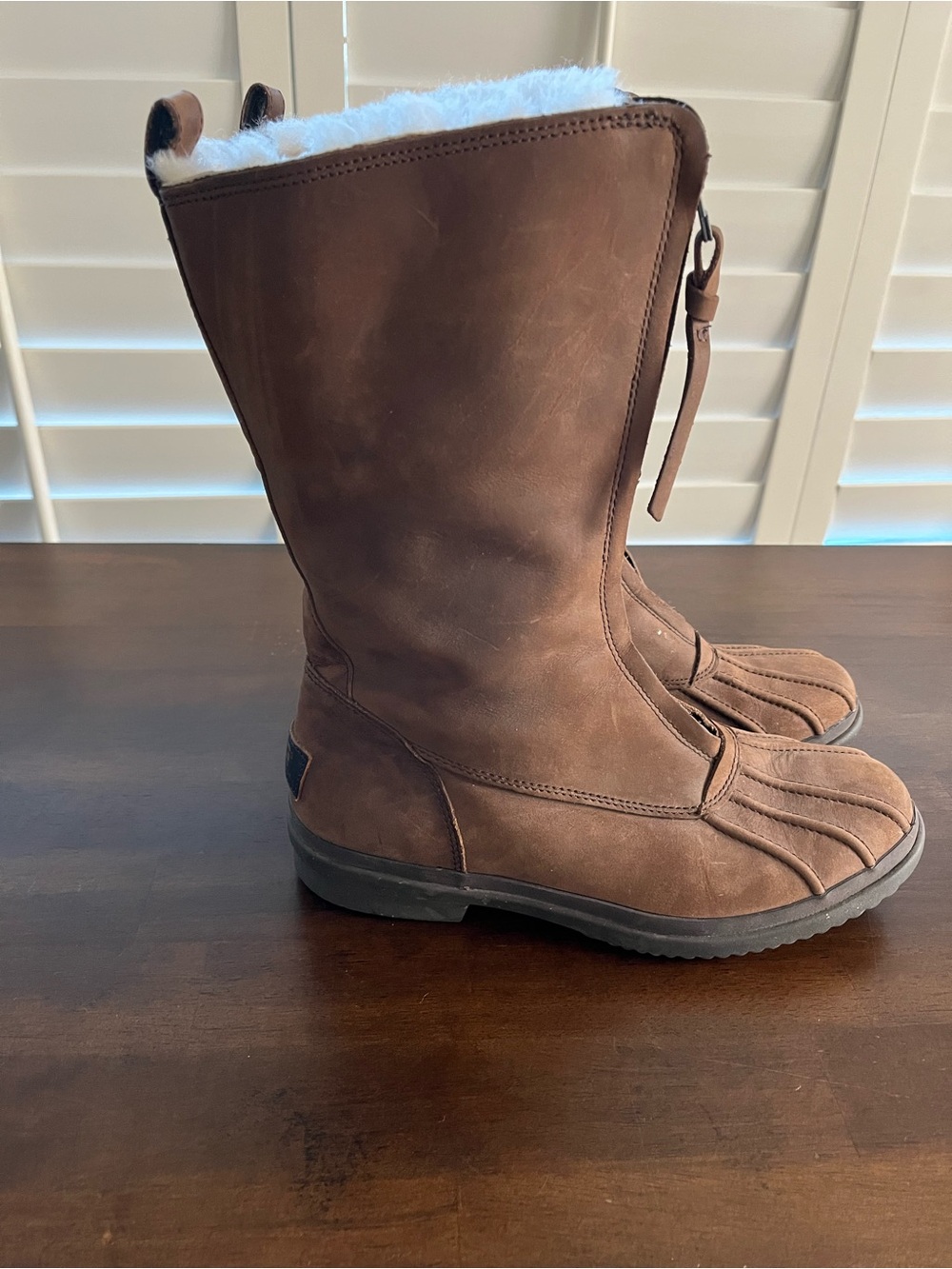 UGG Women’s 8.5 Brown Winter Boots with Fleece Lining